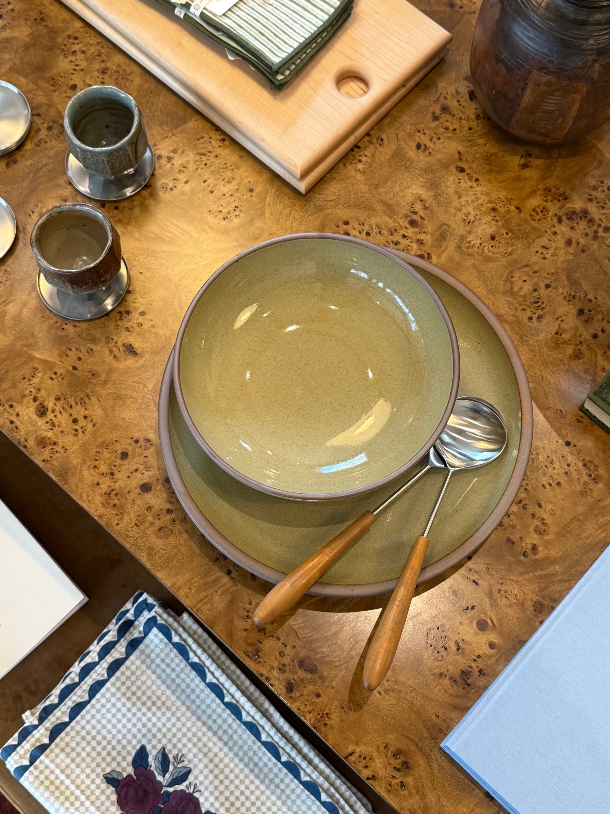 Water Lily Weeknight Serving Bowl