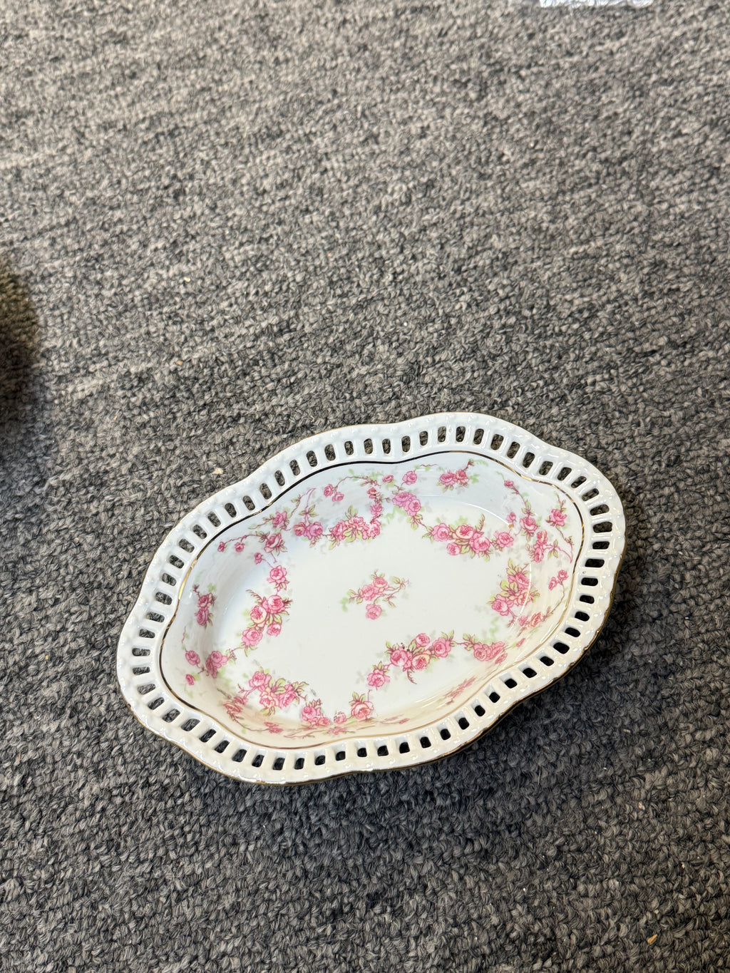 Various china trinket dishes