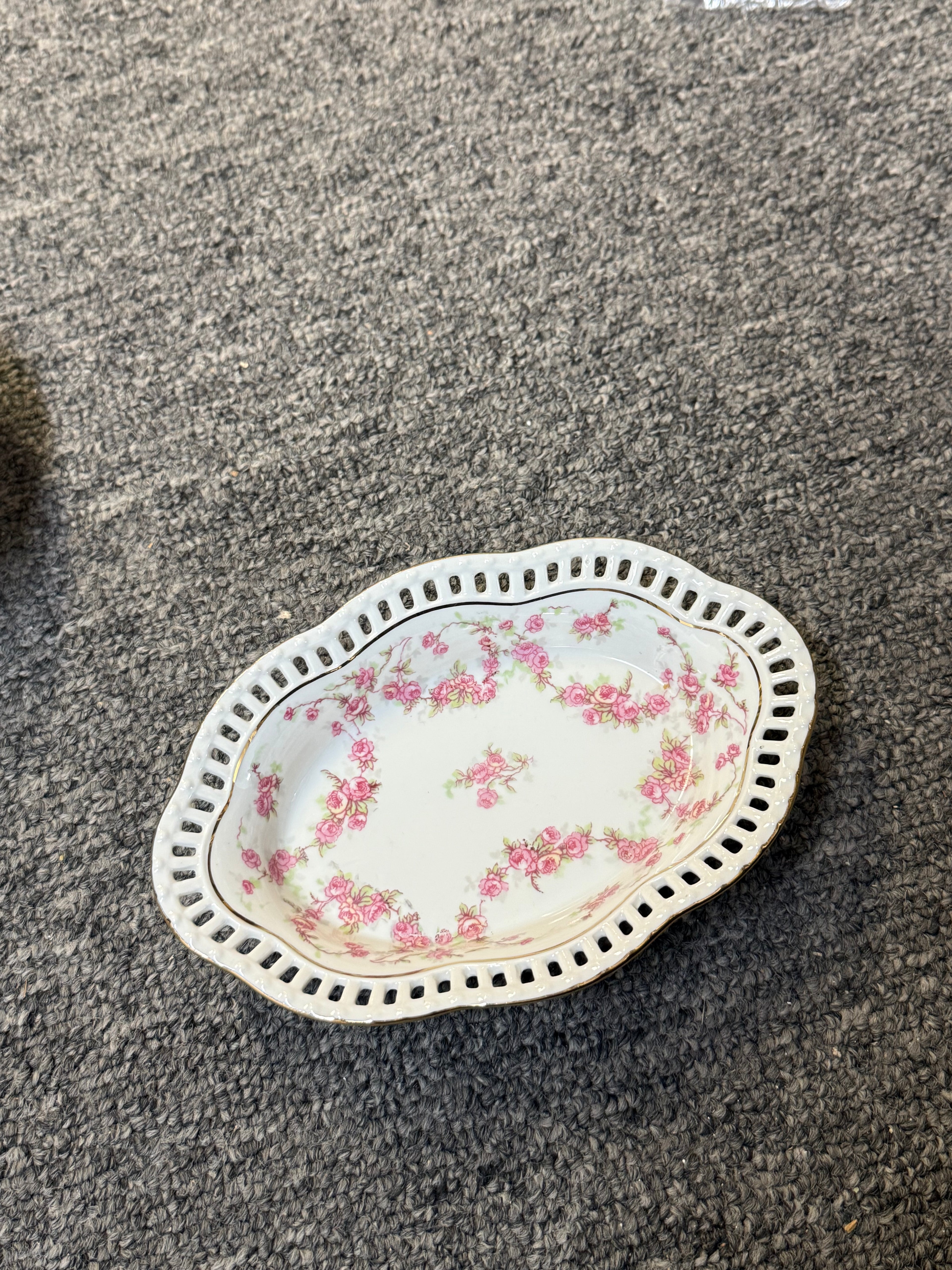 Various china trinket dishes